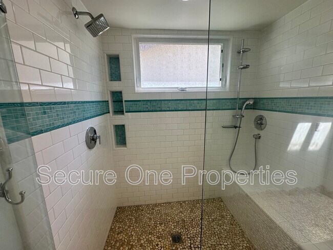 Building Photo - 23338 Los Encinos Way