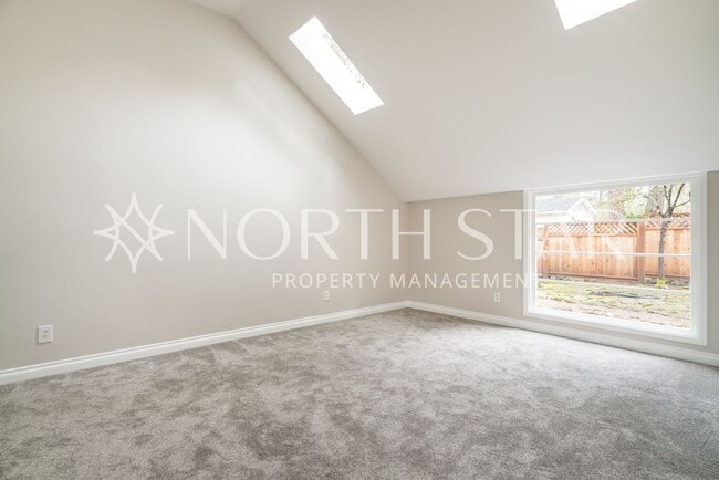 Building Photo - Newly Remodeled Lake Oswego Cottage With Lake Access.