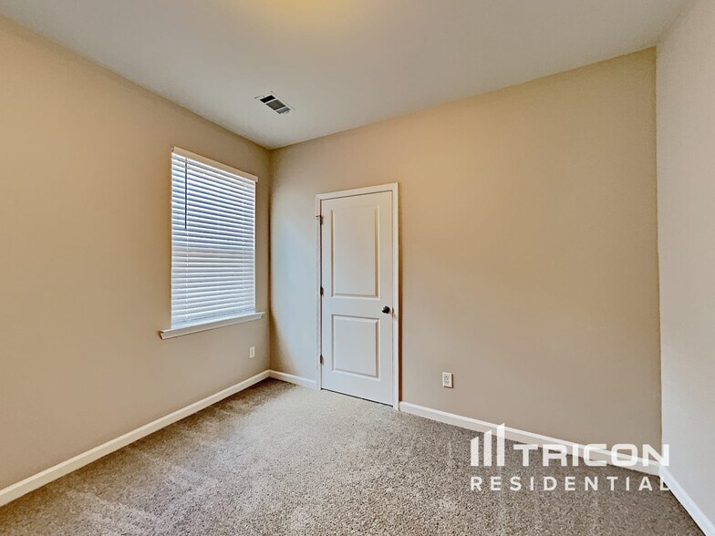 Building Photo - 7894 Bluefin Trail