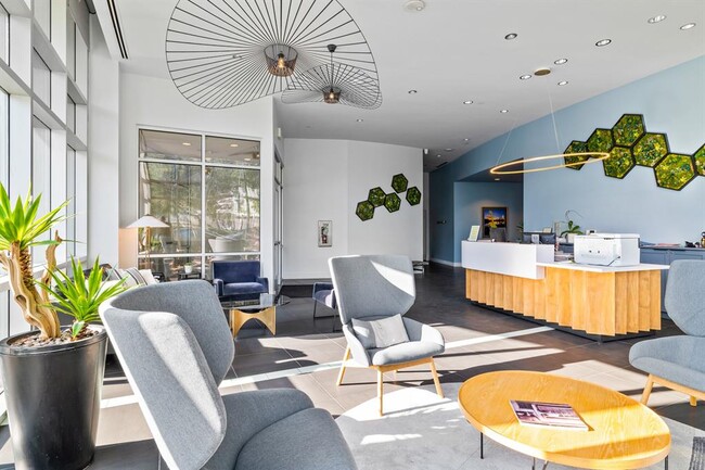 Building Photo - 603 Davis St