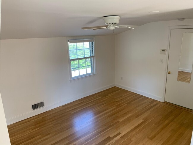 Building Photo - 9511 Singleton Dr