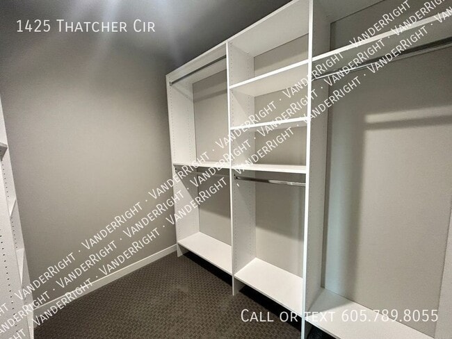 Building Photo - 1425 Thatcher Cir