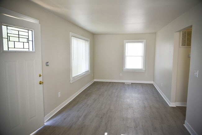 Building Photo - Updated 3BR house in Taylor Berry Neighbor...