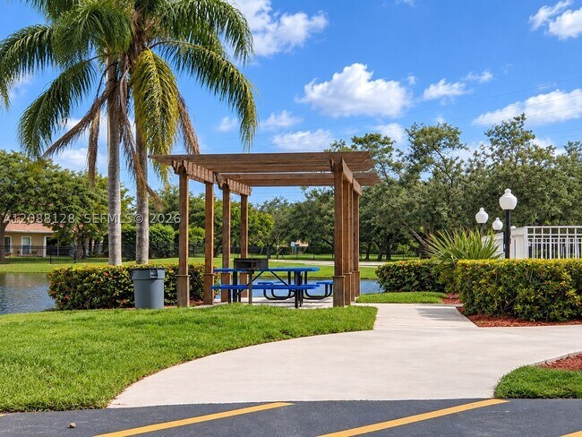 Building Photo - 12620 Vista Isles Dr