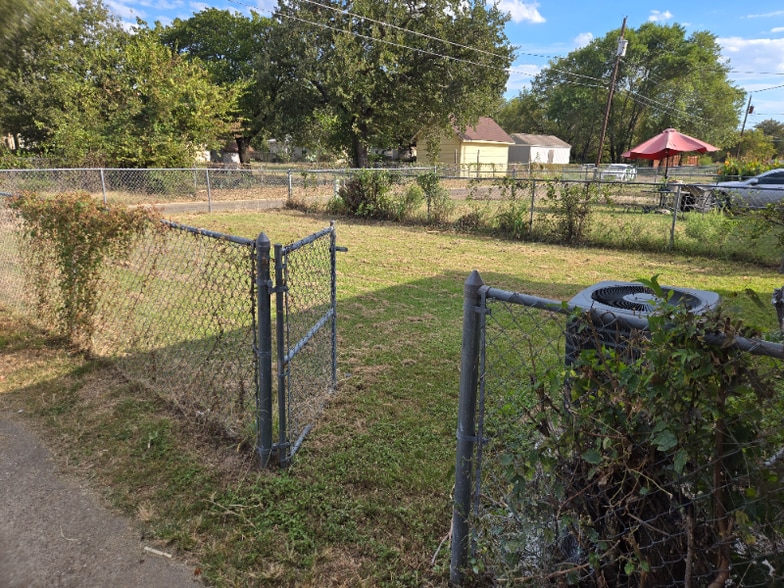 Building Photo - 2630 Cottonwood Ln