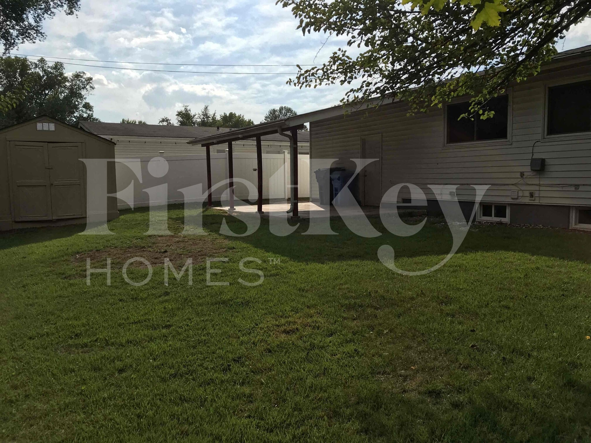 Building Photo - 910 Claver Ln