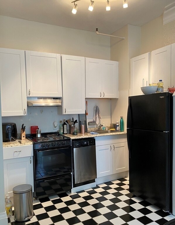 Building Photo - 394 Marlborough St