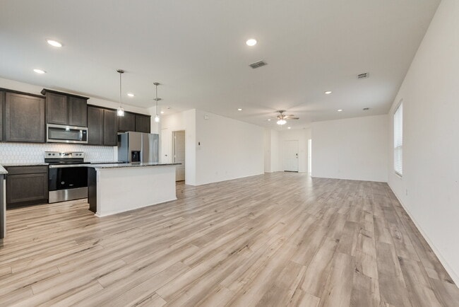 Building Photo - Fantastic newer 3-2-2 in Heartland Master Planned Community