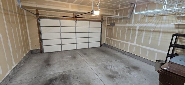 Building Photo - Pet Friendly Beautiful 3 Bed 3.5 Bath in R...