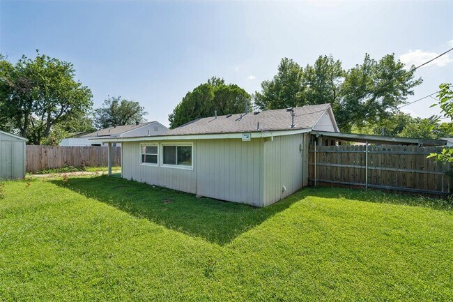 Building Photo - 510 N Marshall Dr