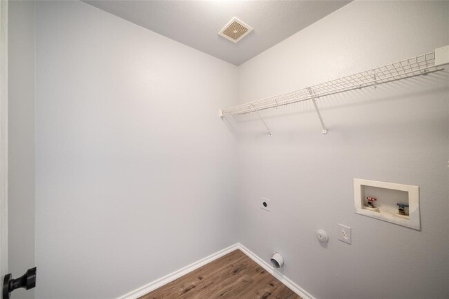 Building Photo - 2108 Boyer Dr