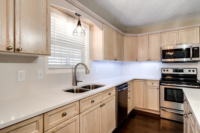 Building Photo - 104 Sundance Way