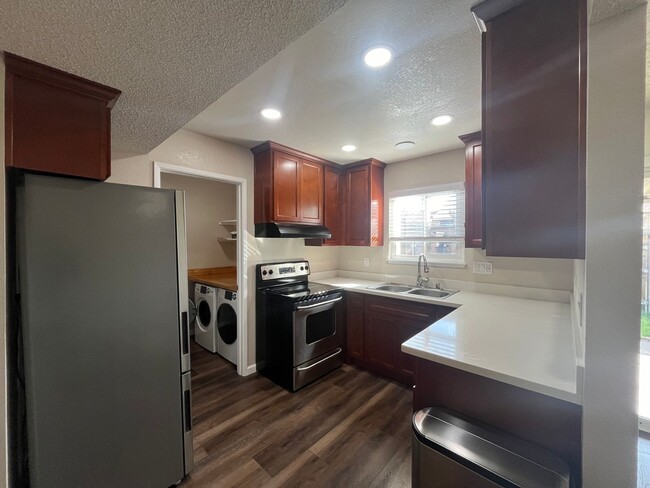 Building Photo - 5222 Greenberry Dr