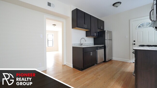 Building Photo - 4034 N Ashland Ave