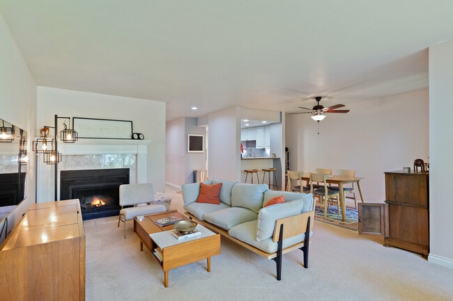 Building Photo - 15512 Country Club Dr