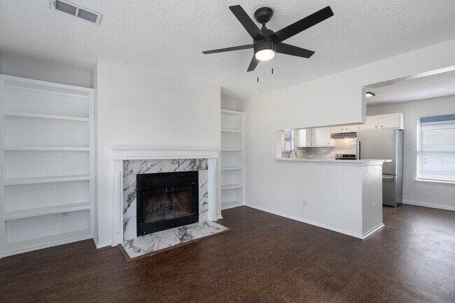 Building Photo - 2909 W Slaughter Ln