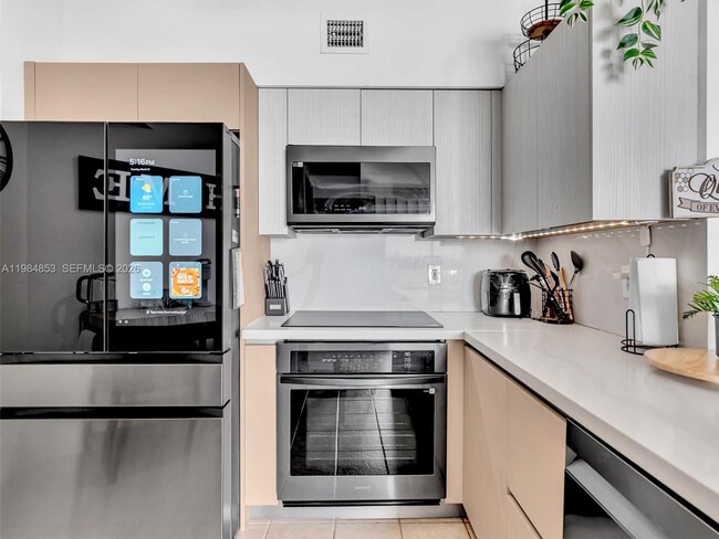 Building Photo - 17150 N Bay Rd