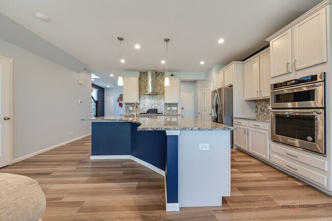 Building Photo - 573 Watercress Dr