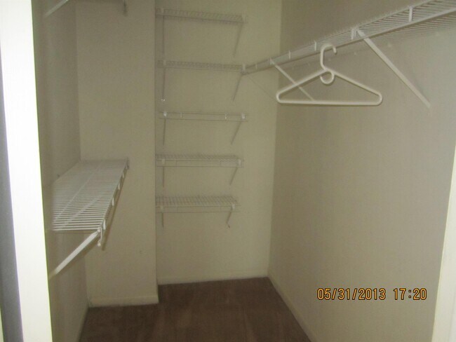 Building Photo - 1600 Park Cir