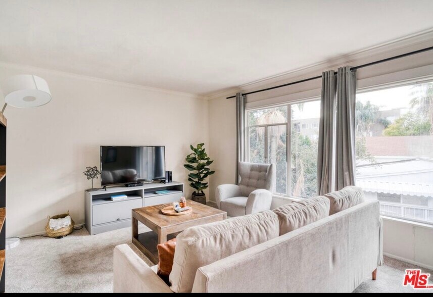 Building Photo - 8420 1/2 Fountain Ave