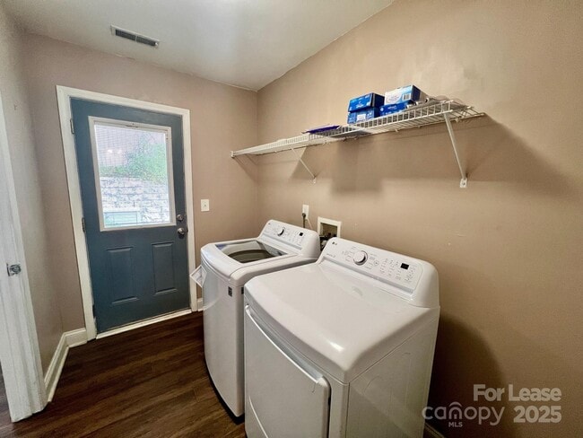 Building Photo - 520 Jakes Ridge Ln