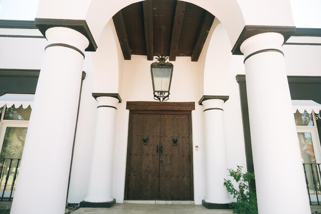 Building Photo - 415 Merlin Rd