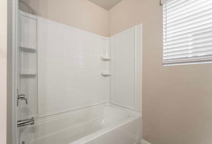 Building Photo - 10708 Tahoma Ct E