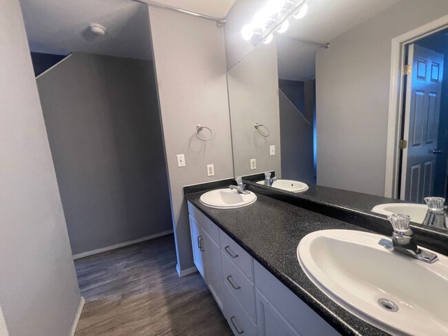 Building Photo - 2 Bedroom 2 Bath loft Apartment in Branson MO