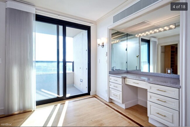 Building Photo - 2 br, 2 bath  - 85 E India Row Apt 23C