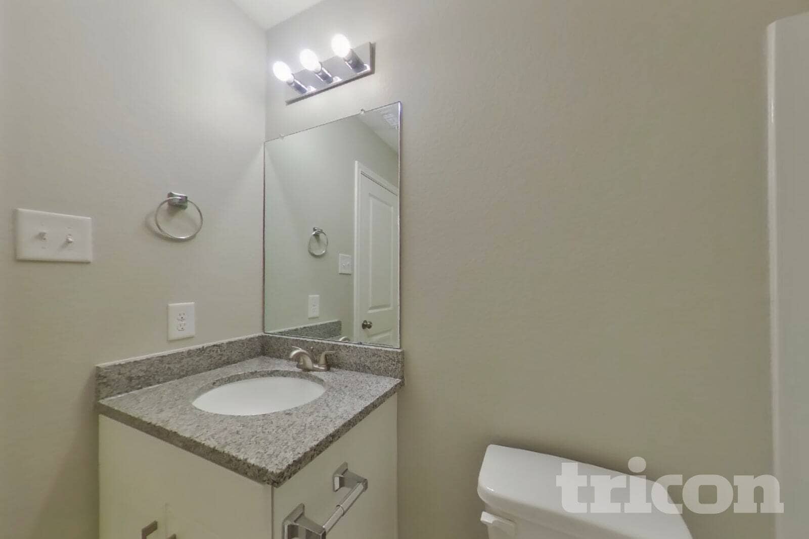 Building Photo - 15649 Del Norte Dr