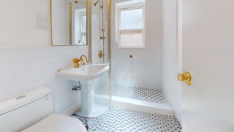 Building Photo - 465 Arborway