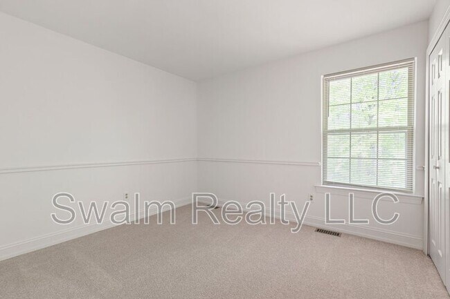 Building Photo - 240 Timber Knoll Dr