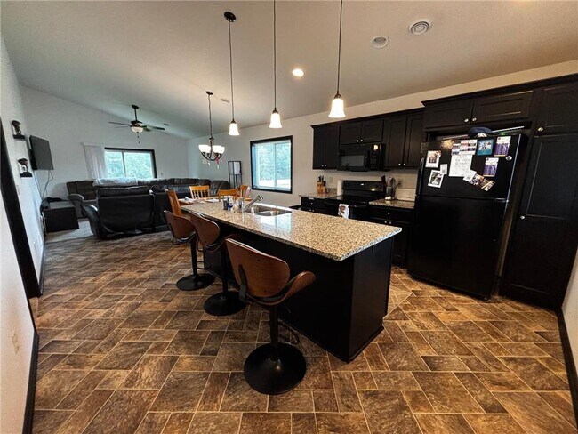 Building Photo - 4001 Iris Ct