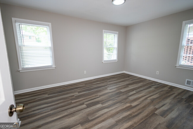 Building Photo - 2689 Collier Dr NW