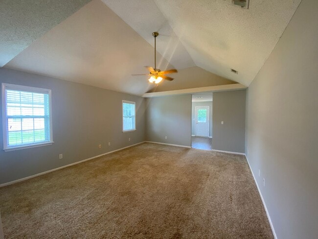 Building Photo - 306 Strawbridge Ln