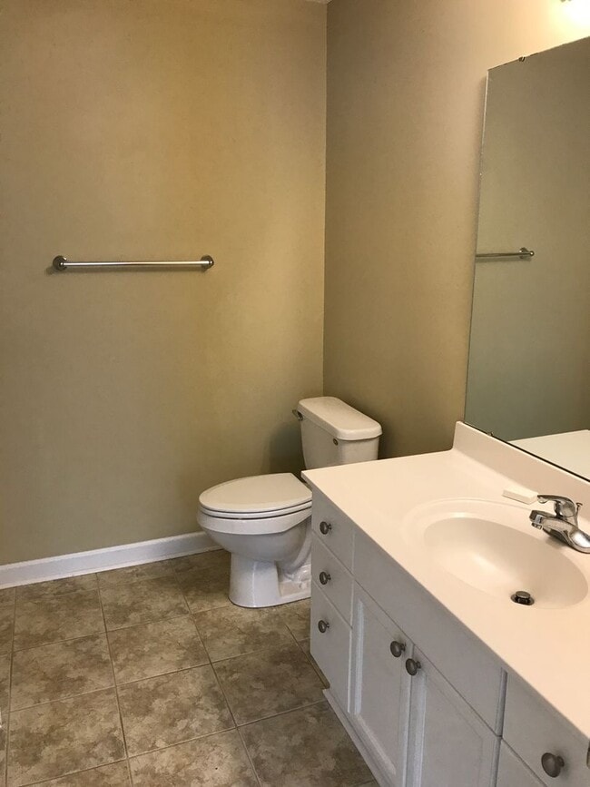 Building Photo - Beautiful 2 Bed/ 2 Bath Ranch in Desirable 55+ Neighborhood Located in Mooresville