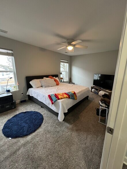 Upstairs Bedroom - 9572 6th Bay St