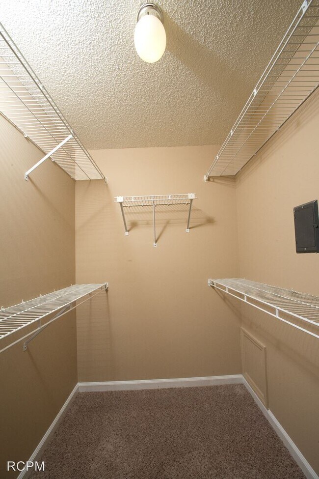 Building Photo - 2 br, 2 bath House - 1039 Stones Throw