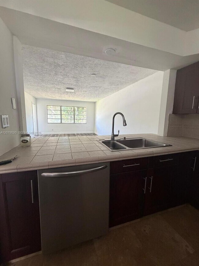 Building Photo - 1400 NE 191st St