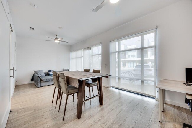 Building Photo - 4801 Springdale Rd