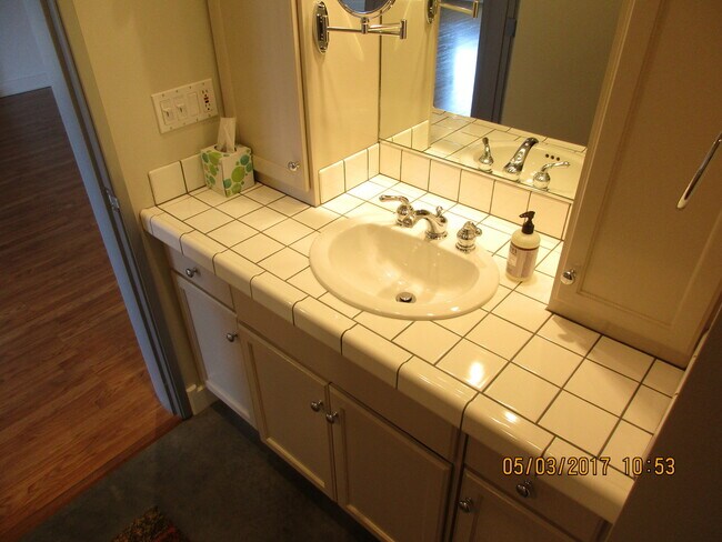 Building Photo - Old Town Lofts - East facing studio w/balc...