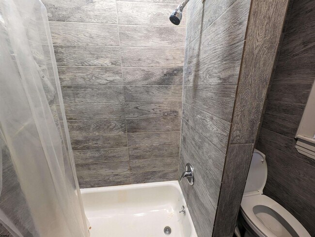 Building Photo - 207 Oriental Ave