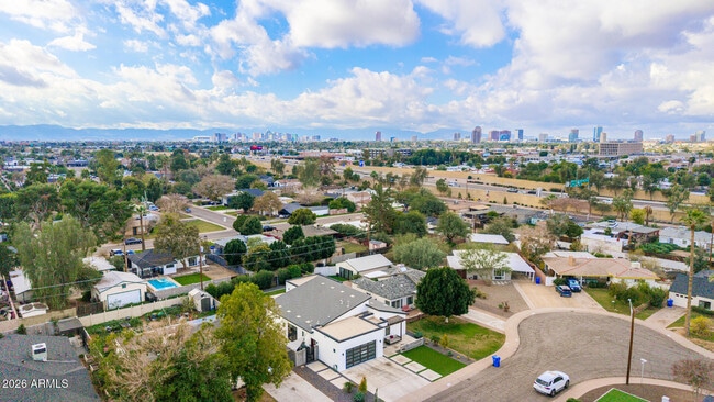 Building Photo - 1831 E Montecito Ave