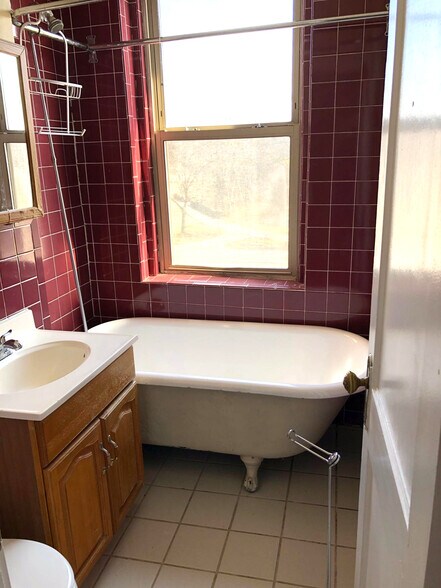 Building Photo - 131 Park Dr