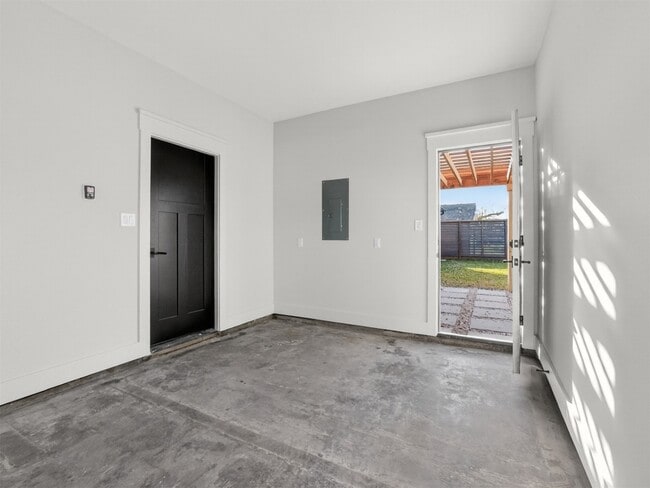 Building Photo - 5619 Chapman St