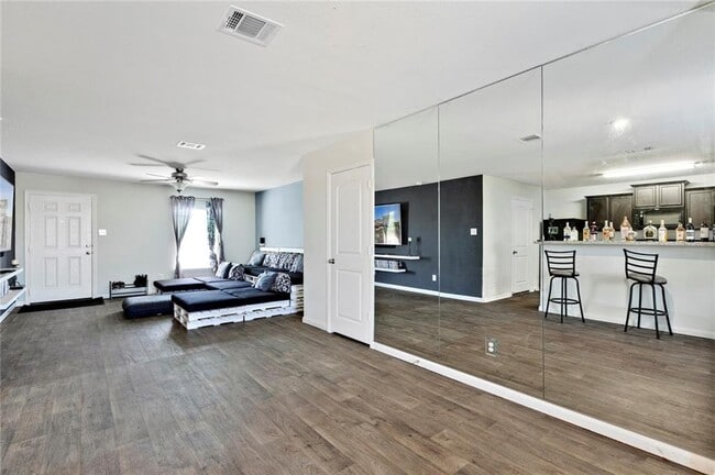 Building Photo - 712 Cleary Ln
