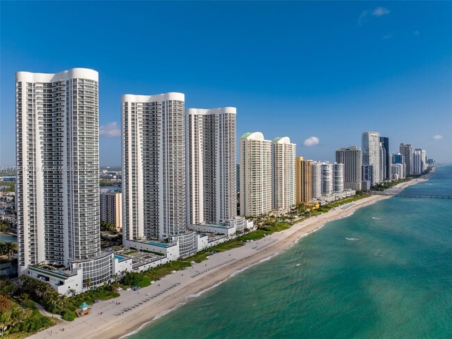 Primary Photo - 16001 Collins Ave