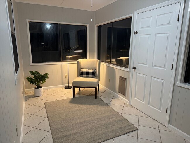 Building Photo - 2 bedroom Townhouse