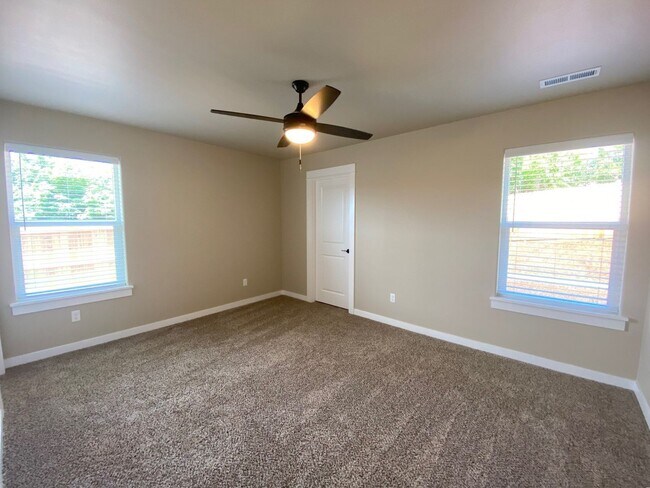 Building Photo - ~Brand New House in Oakland~