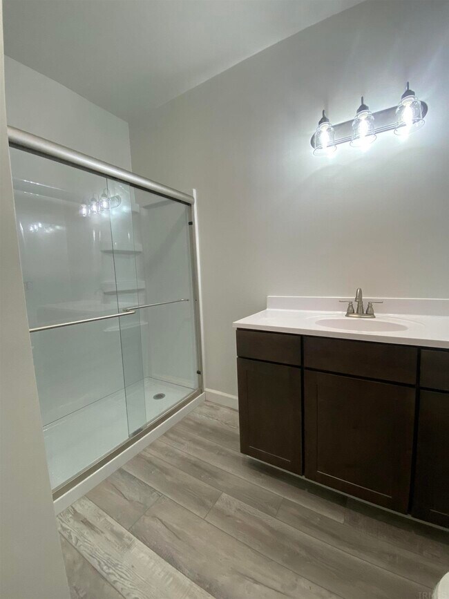 Building Photo - 10336 Walnut St